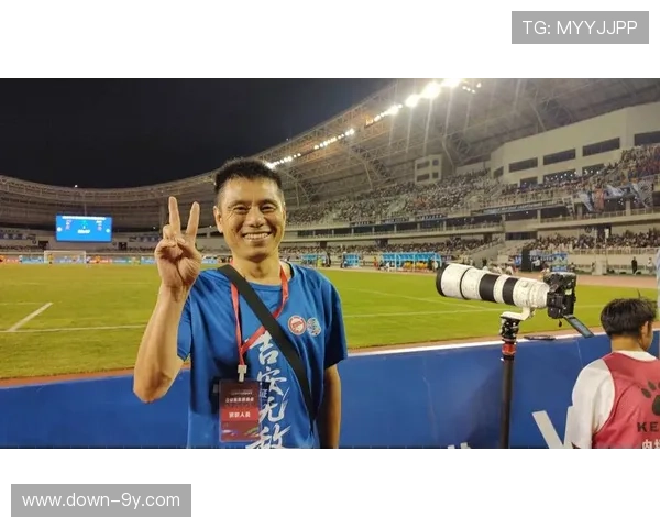 辛辛那提FC球迷热情造势 集结敌队酒店外支持球队