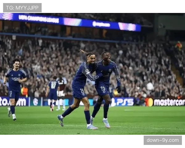 全场比赛结束:巴黎圣日耳曼1-1多特蒙德,凭借客场进球优势惊险晋级。 全场比赛结束:巴黎圣日耳曼1-1多特蒙德,凭借客场进球优势惊险晋级。